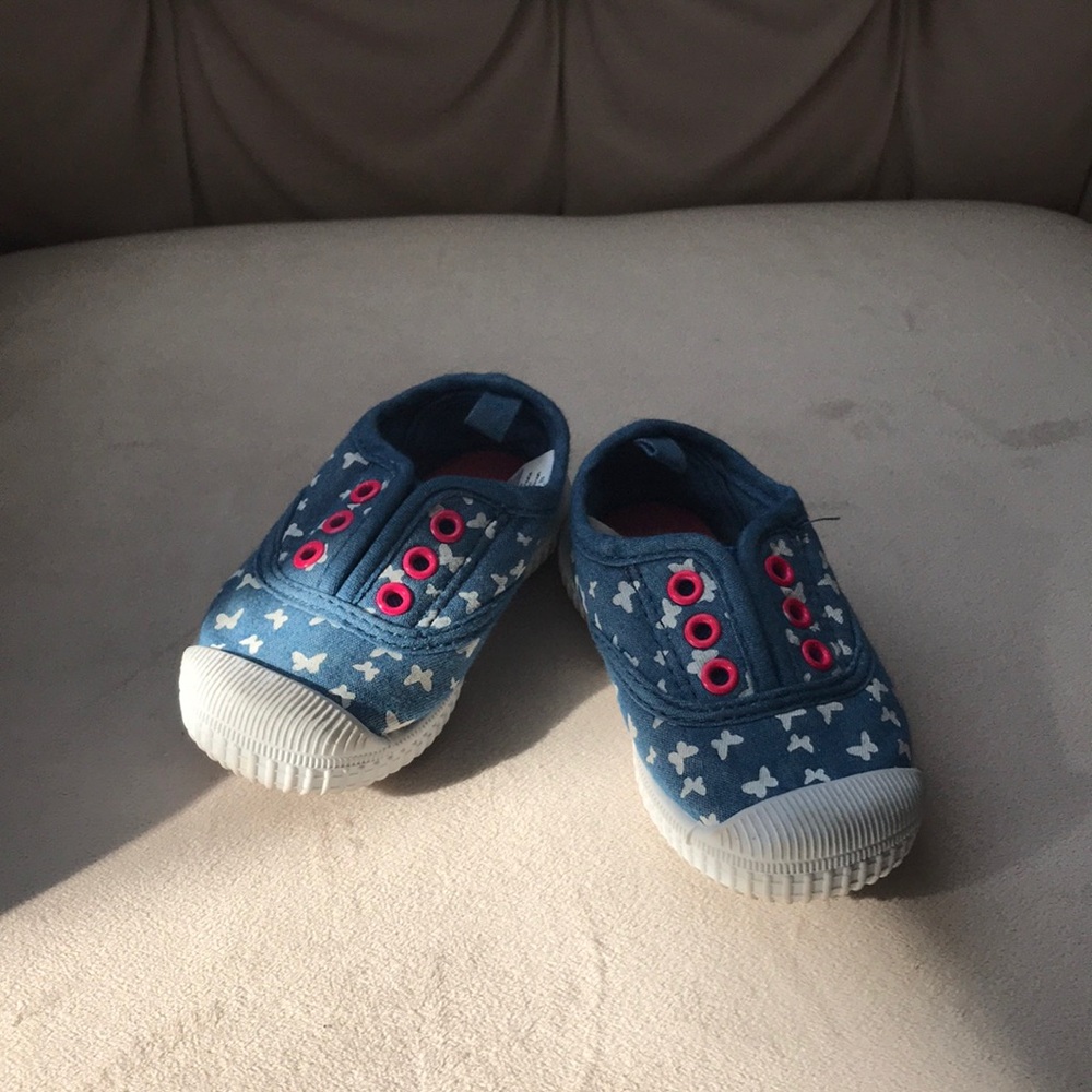 Girls shoes